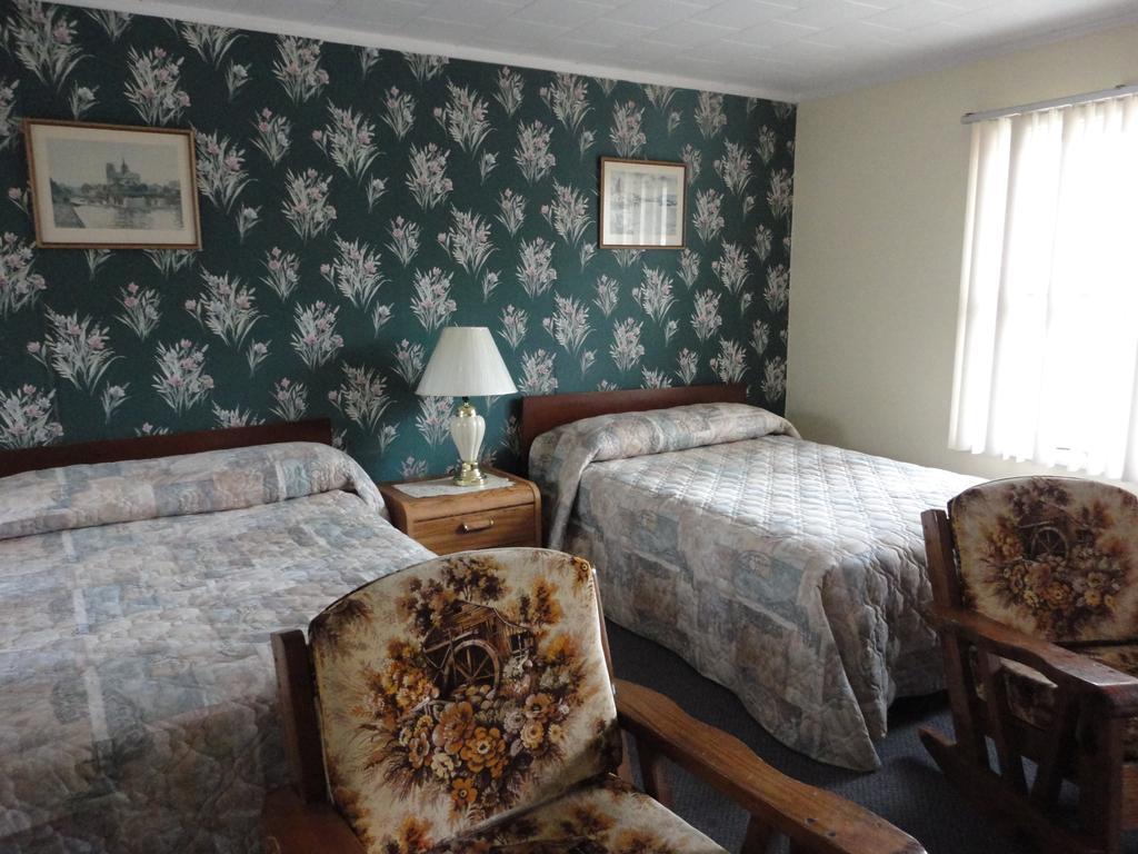 Hipwell'S Motel Fonthill Habitación foto